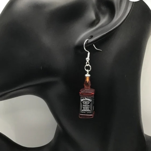 Jack Daniel's miniature bottles earrings New funny gag gift novelty 🥳 Party - Picture 3 of 3